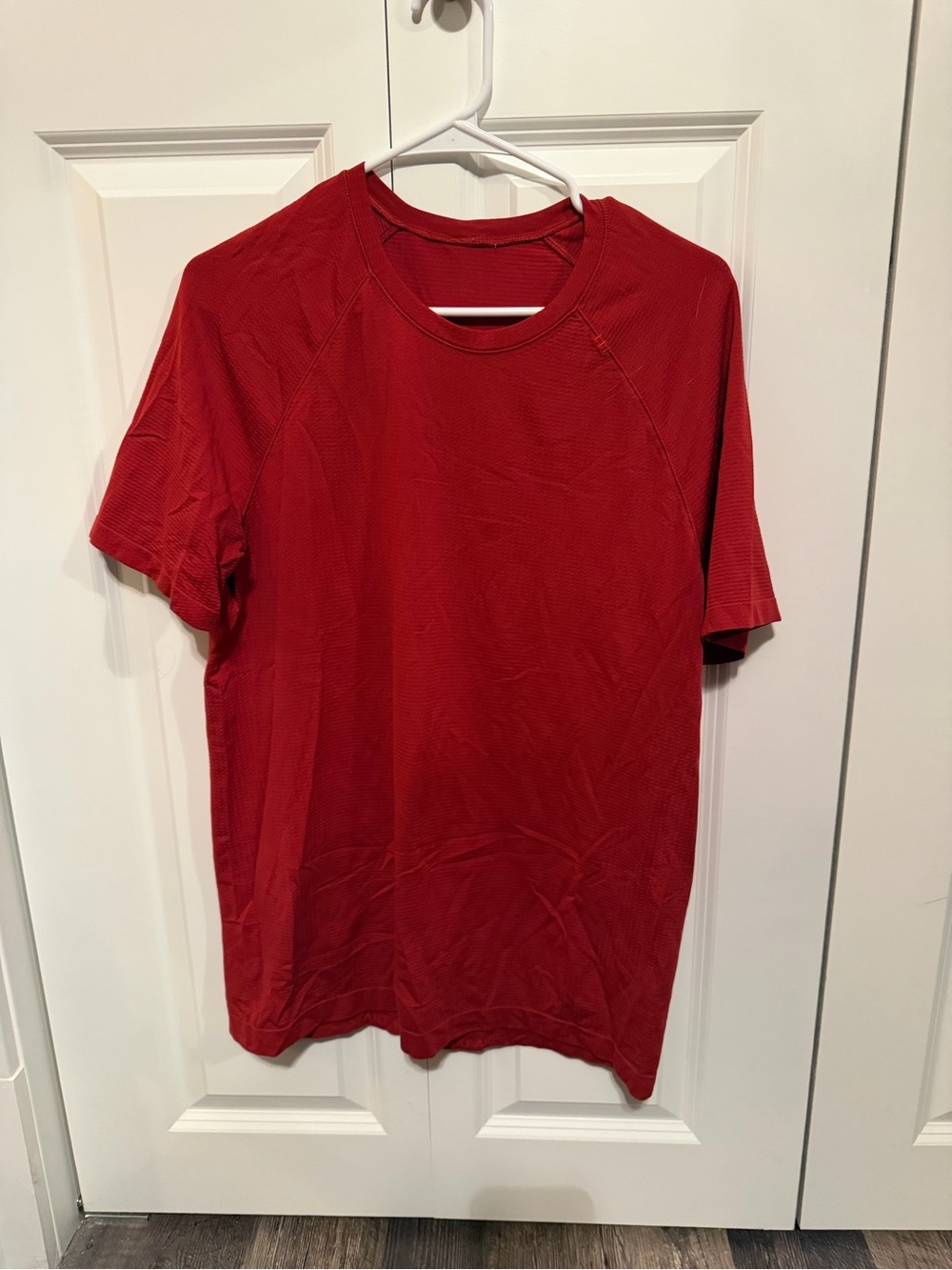 lululemon athletica Men's Red Short-Sleeve Crew Tee